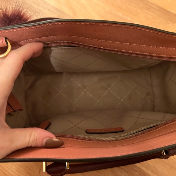 MICHAEL KORS BAG - Picture 4 of 5